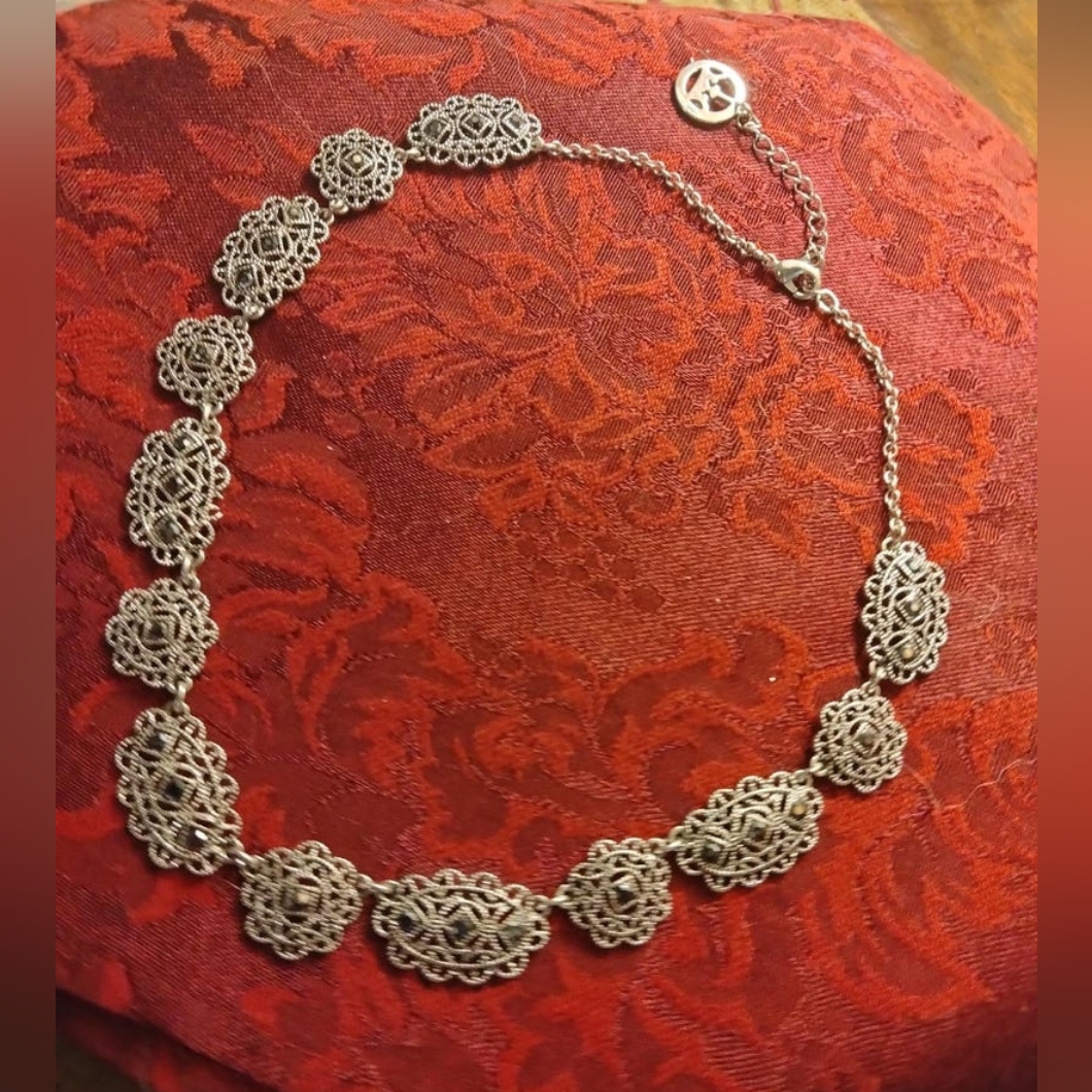 Stunning Crown Trifari Silver-Tone Floral Statement Choker 50$